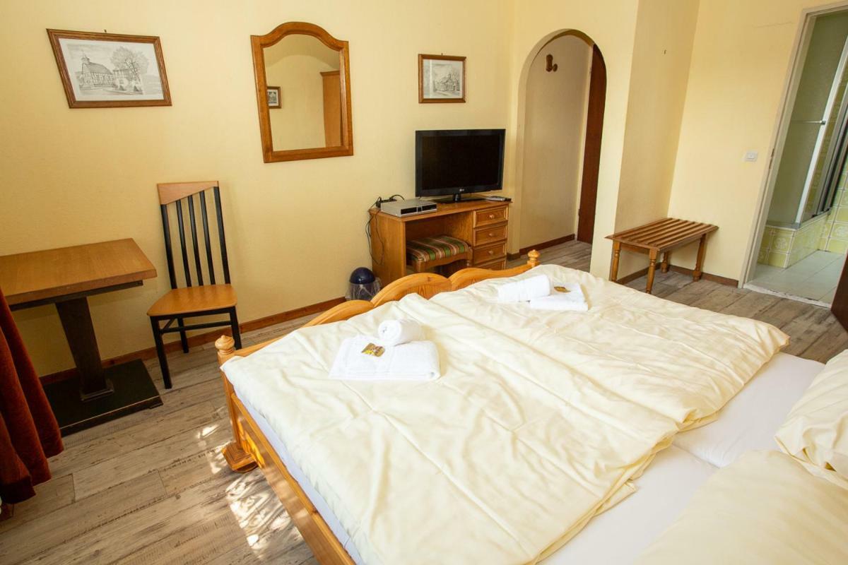 Zum Jean Bonnet Hotel Хофгайсмар Екстериор снимка